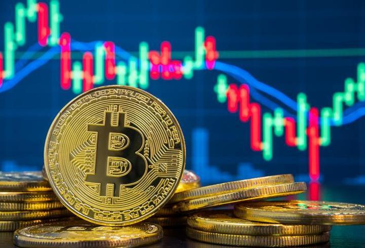 Bitcoin 72 bin doları aşarak yeni bir rekor kırdı! Uzmanlar uyarıyor