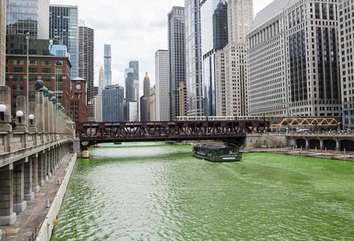 Chicago Nehri yine yeşile boyandı