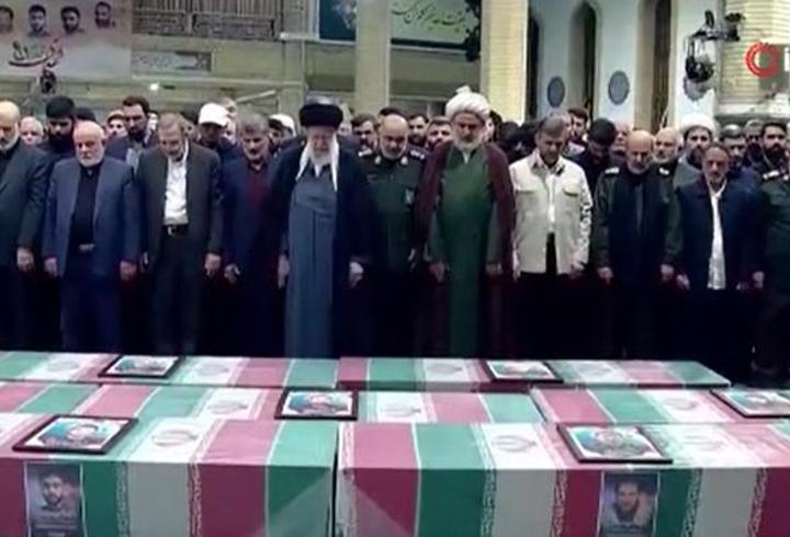 İran Dini Lideri Hamaney, konsolosluk saldırısında ölenlerin cenaze namazını kıldırdı