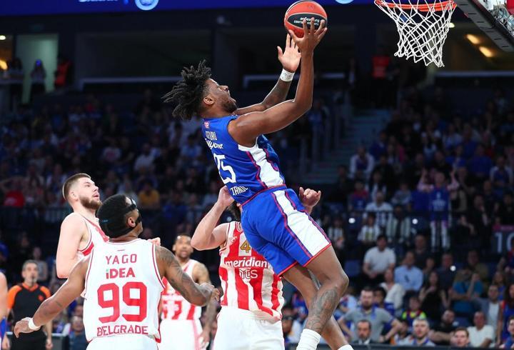 Anadolu Efes, play-in biletini kaptı