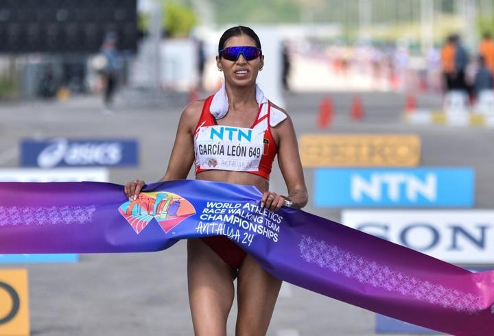 Kimberly Garcia Leon, Kadınlar 20 kilometre yürüyüşte altın madalyayı kazandı