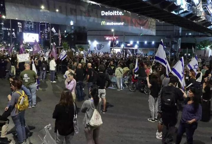 Tel Aviv’de dev protesto: “Savaşın kazananı yok”