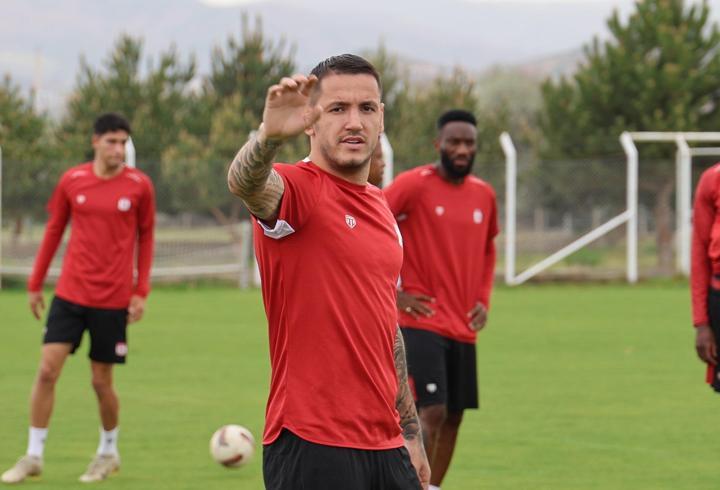 Rey Manaj’dan Sivasspor’a iyi haber