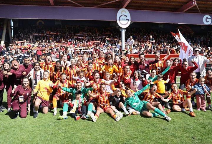 Galatasaray Kadın Futbol Takımı, kupasını aldı