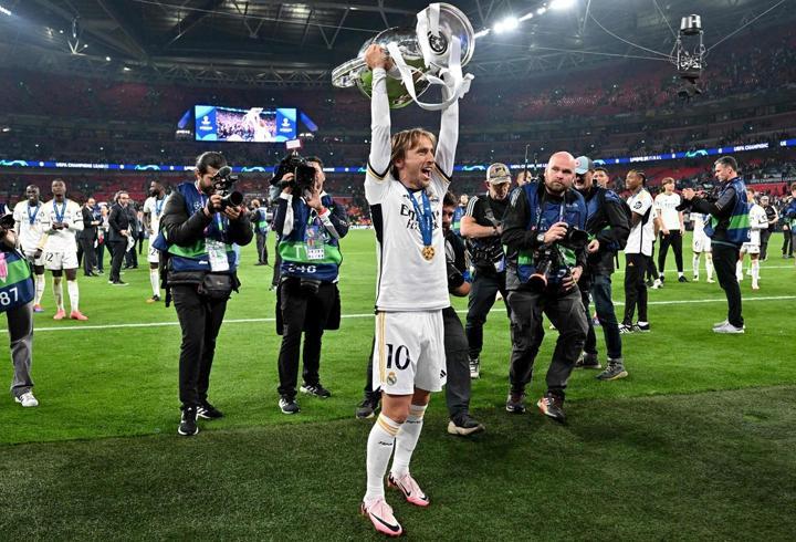 Luka Modric, Real Madrid için dev teklifleri reddetti!