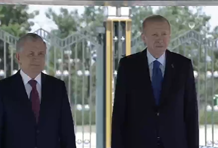 Özbekistan Cumhurbaşkanı Ankara’da: Erdoğan, Mirziyoyev’i resmi törenle karşıladı