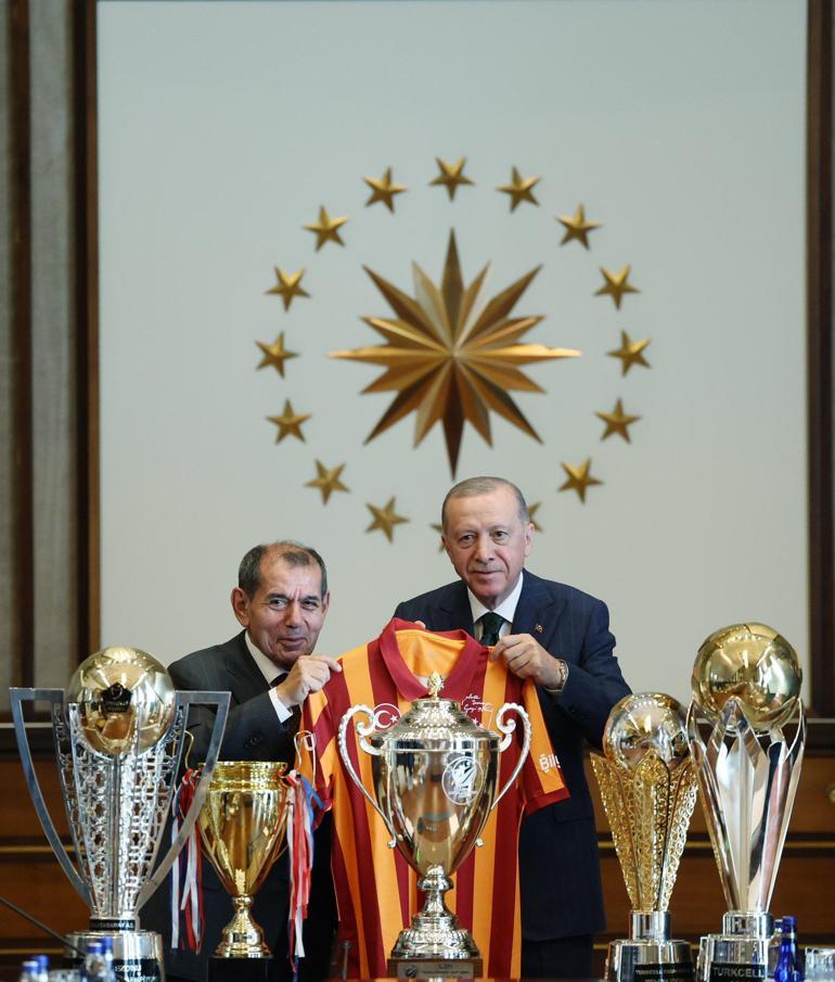 Cumhurbaşkanı Erdoğan, Süper Lig şampiyonu Galatasarayı kabul etti