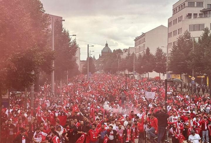 Leipzig’de Türk rüzgârı sert esiyor! Vatandaşlarımız maça hazır