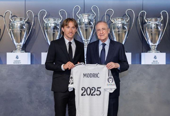 Luka Modric, Real Madrid’de kaldı!