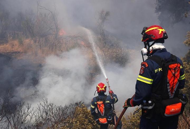 Komşu’da orman yangınları krizi: Bir köy tahliye edildi