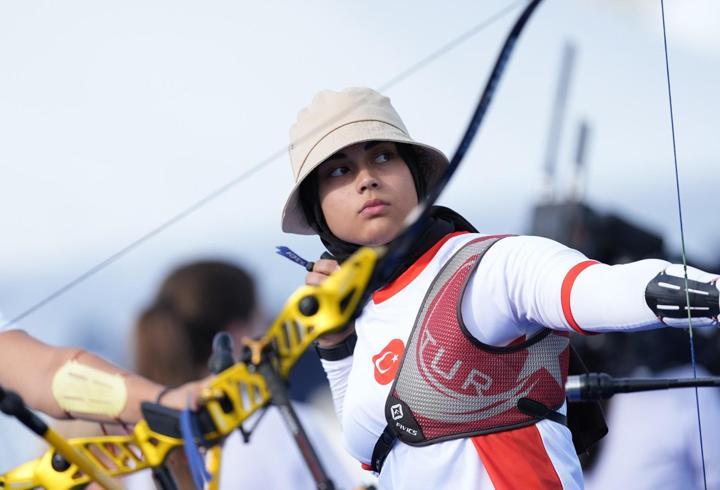 Milli okçu Elif Berra Gökkır, Paris 2024’e tarihi bir başlangıç yaptı!