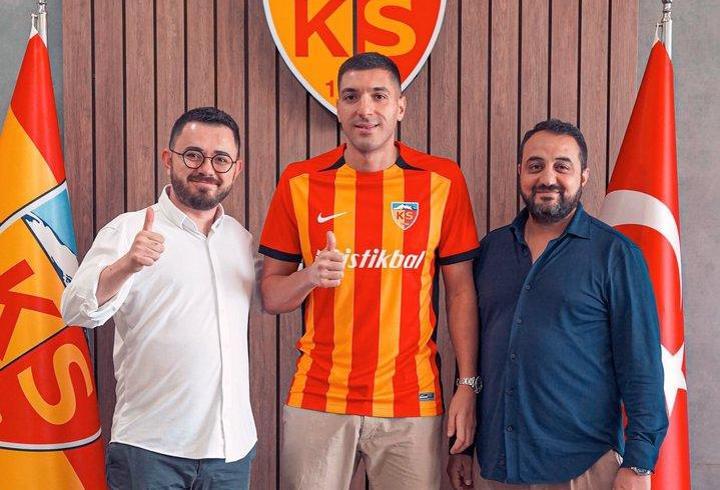 Kayserispor’da iç transfer! 1 yıllık imza atıldı