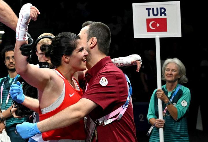 Son olimpiyat şampiyonu Busenaz Sürmeneli, Paris 2024’te çeyrek finale yükseldi!